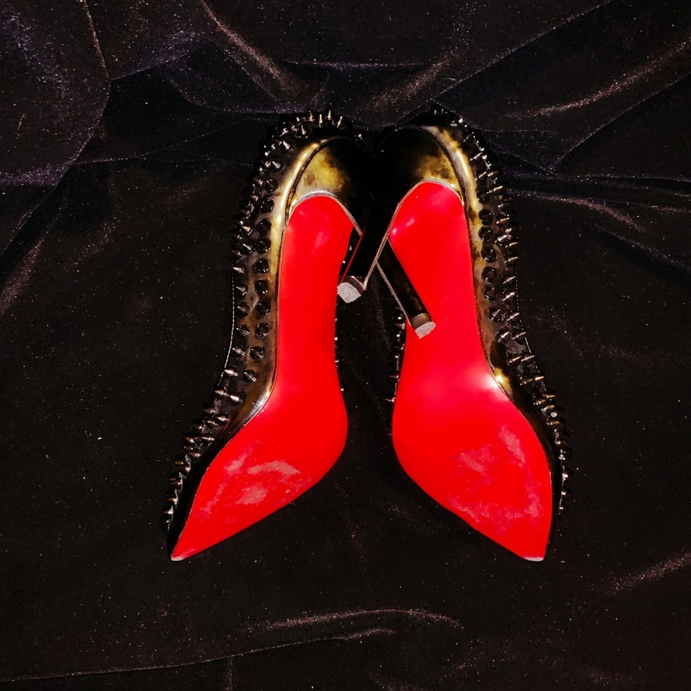 Christian Louboutin studded patent leather pumps - Picture 4 of 7
